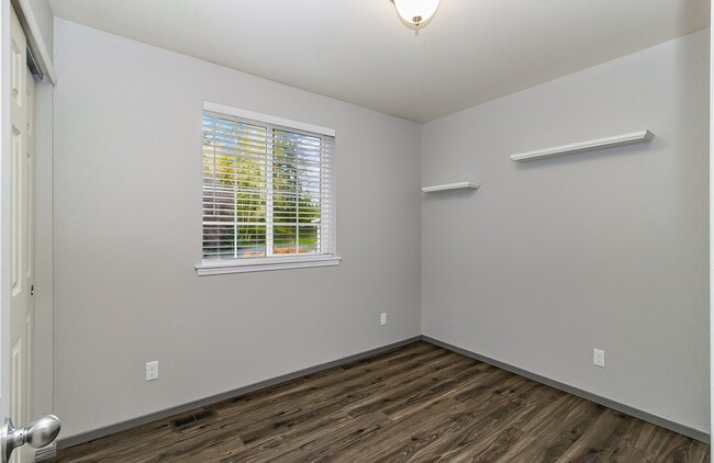 Building Photo - 2132 87th Ave SE