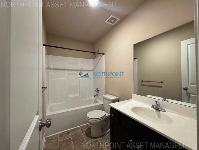 Building Photo - Move-In Ready KC Home | Open Layout, Large...