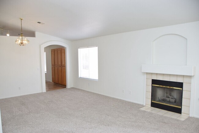 Building Photo - BEAUTIFUL 4 BEDROOM, 2 BATH SINGLE-STORY H...