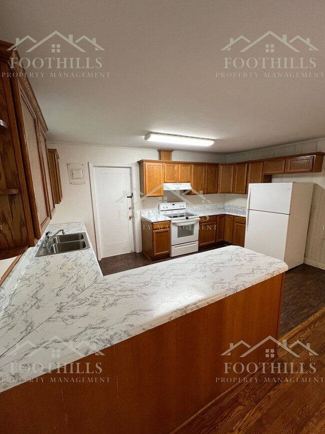 Building Photo - 3 Bedroom Home with Fenced Yard & Carport ...