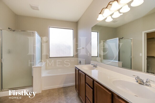 Building Photo - 635 W Desert Hills Dr