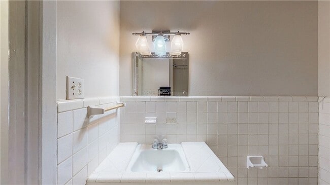 Building Photo - 1407 Lawyer St