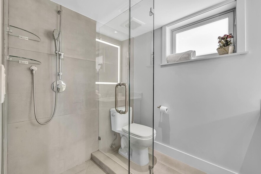 Building Photo - 604 N Ocean Blvd