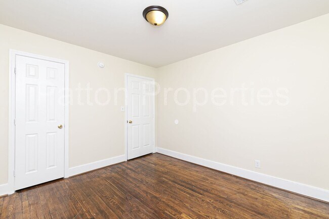 Building Photo - 4622-4624 Arlington Street - Inside CoC - R09216-08-01