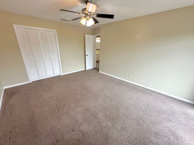 Building Photo - AVAILABLE NOW!