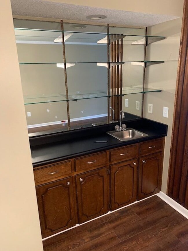 Building Photo - 317 Rock Knoll Dr