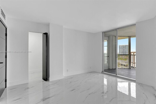 Building Photo - 100 Golden Isles Dr