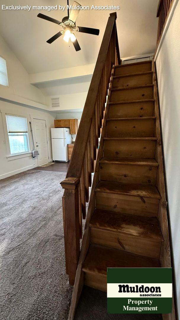 Building Photo - Cute 1.5 story!