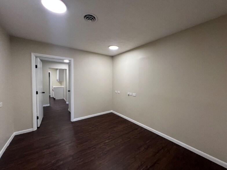 Building Photo - 508 E Broad St