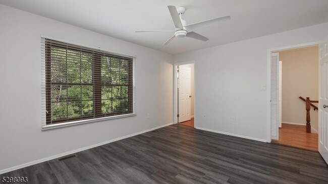 Building Photo - 209 Amherst Ct