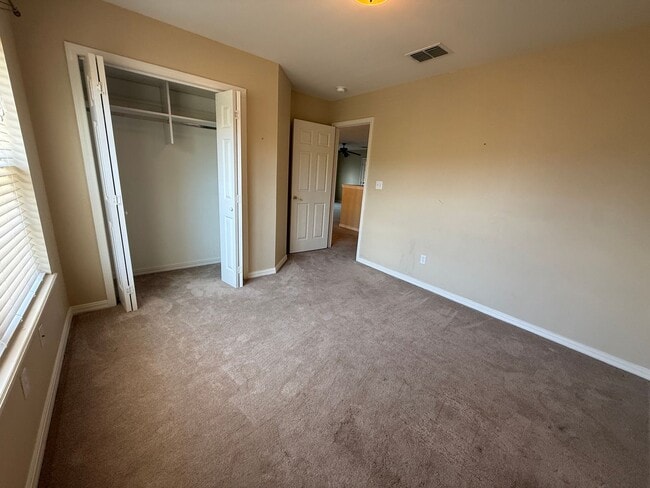 Building Photo - 139 Hallette Dr