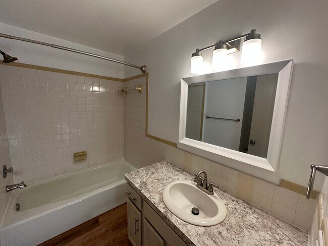Building Photo - 203 Denrose Dr