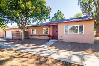 Building Photo - Remodeled 3 BEDROOM 2 BATH HOME!