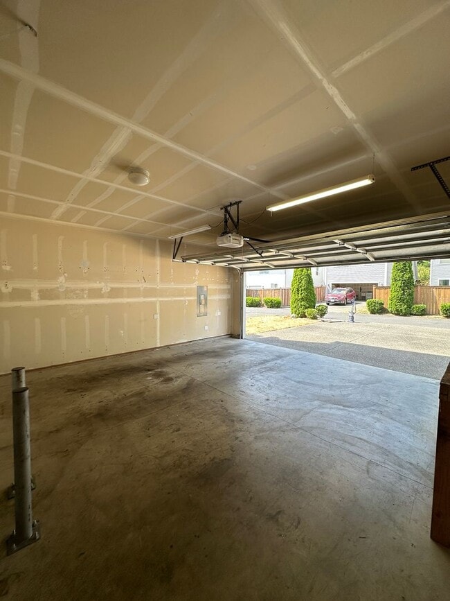 Building Photo - 1449 Burnside Pl