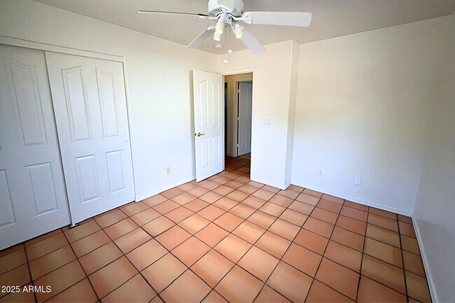 Building Photo - 9431 Serpentine Ln