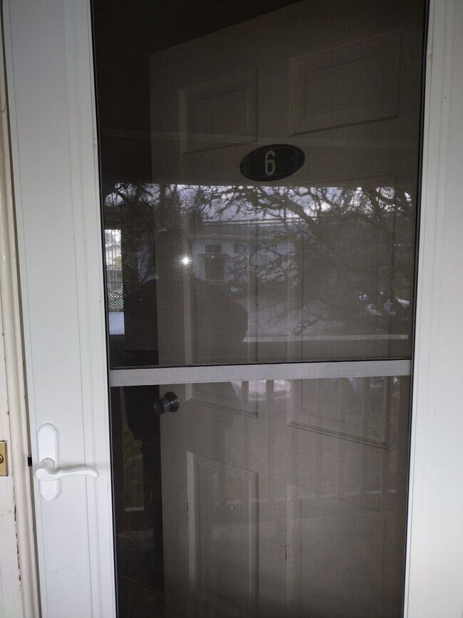 Building Photo - 1 bed room 1 bath in Beautiful South Eugene