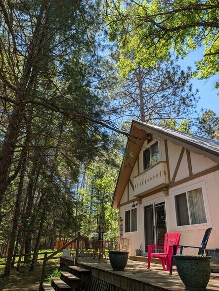 Building Photo - 2832 Creekview Dr