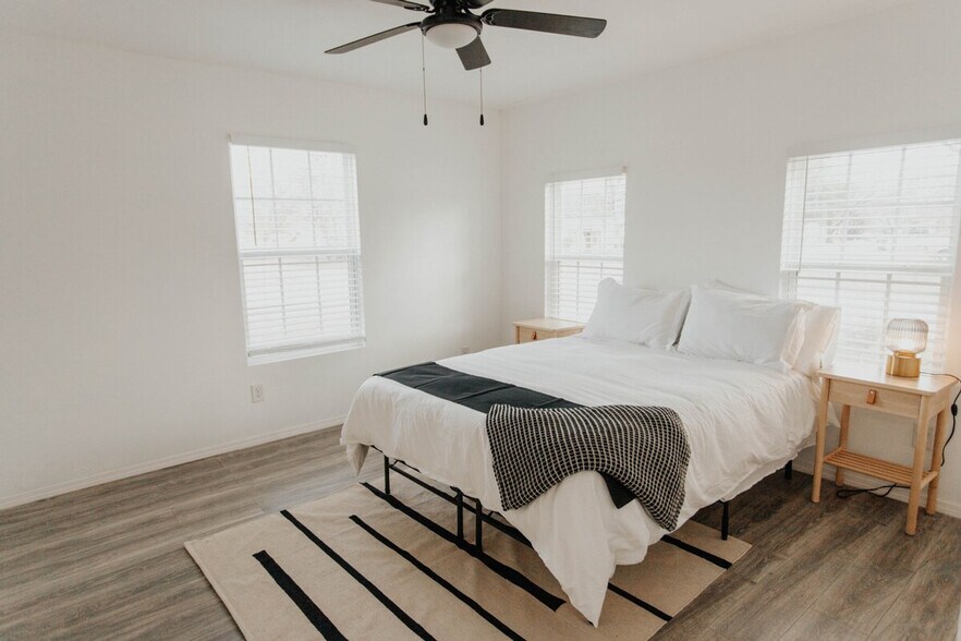 Building Photo - 3729-3727 N 24th St