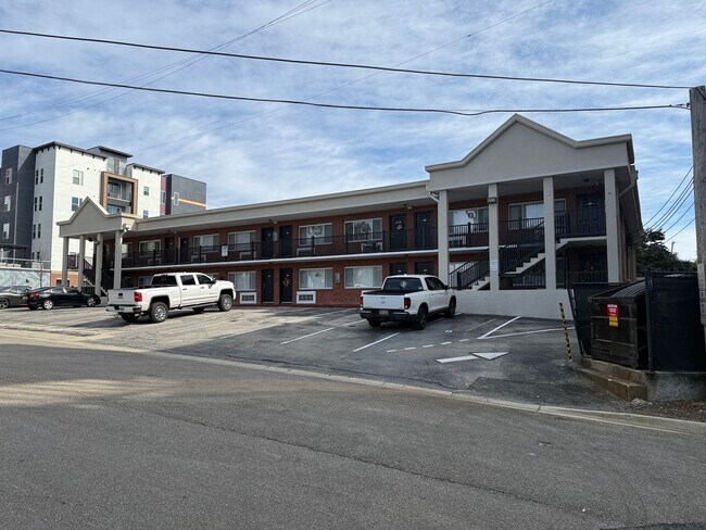 Building Photo - 405 Dunwoody St