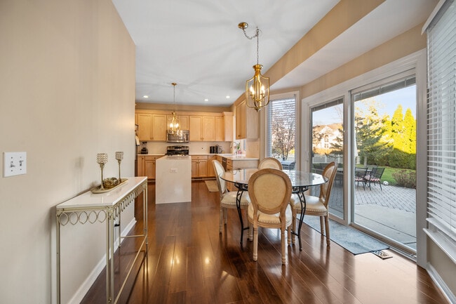 Building Photo - 142 N Dixon Dr