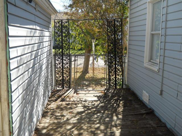 Building Photo - 1557 Sycamore St