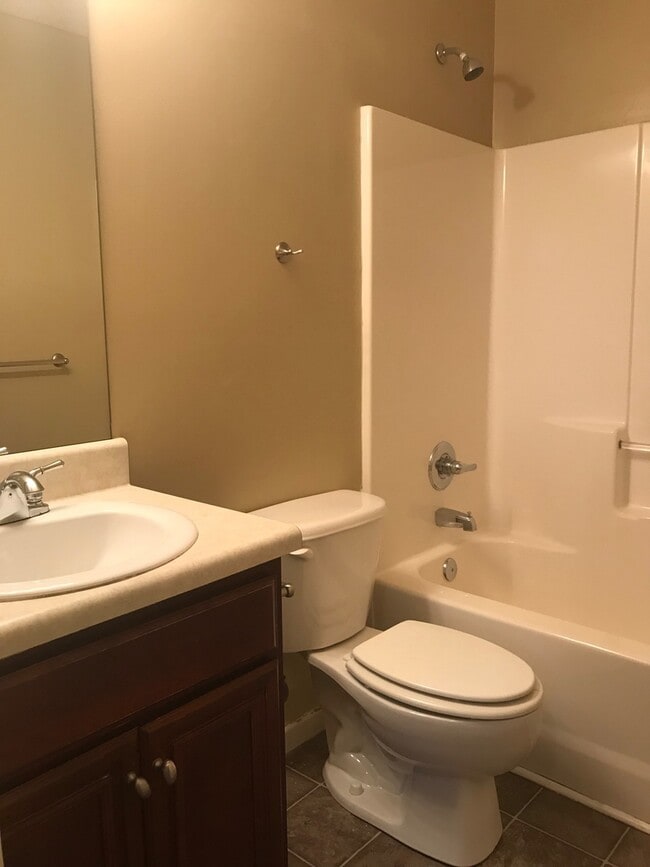 Building Photo - 125 Gage Dr