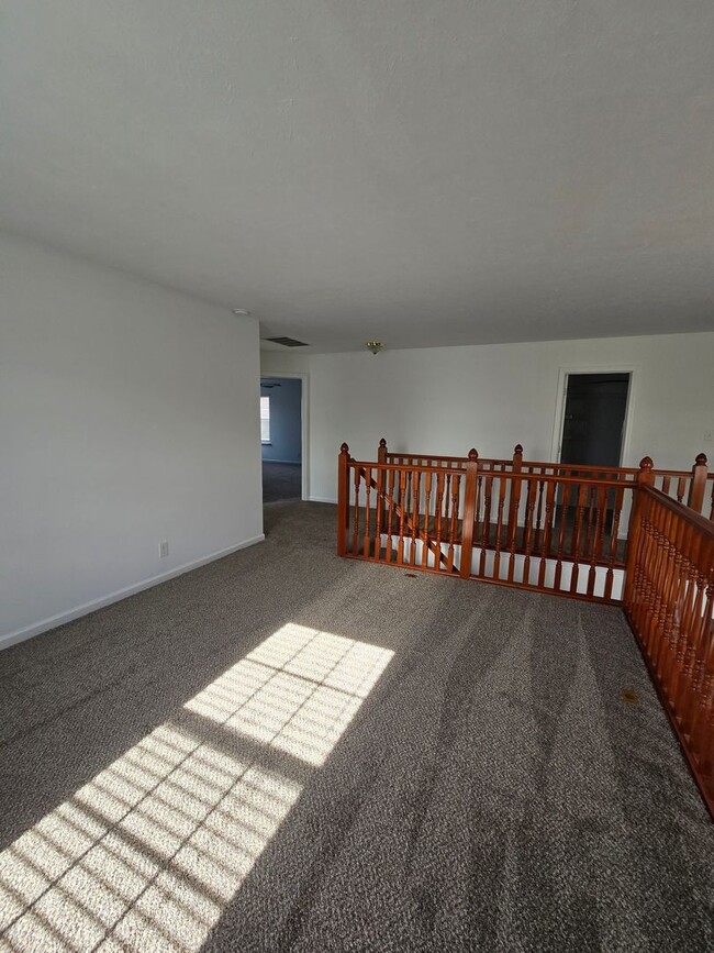 Building Photo - Newly Updated Four Bedroom Home located ne...