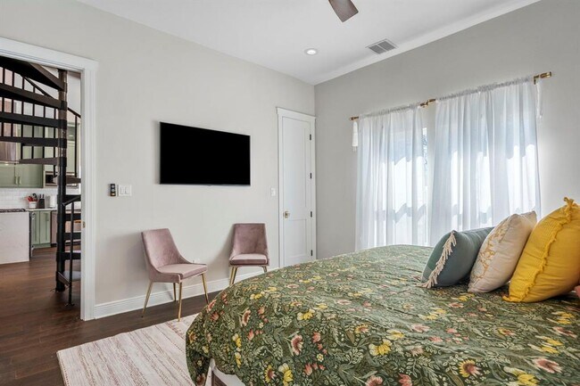 Building Photo - 1003 Romeria Dr