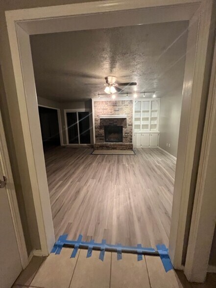 Living area - 401 Conestoga Dr