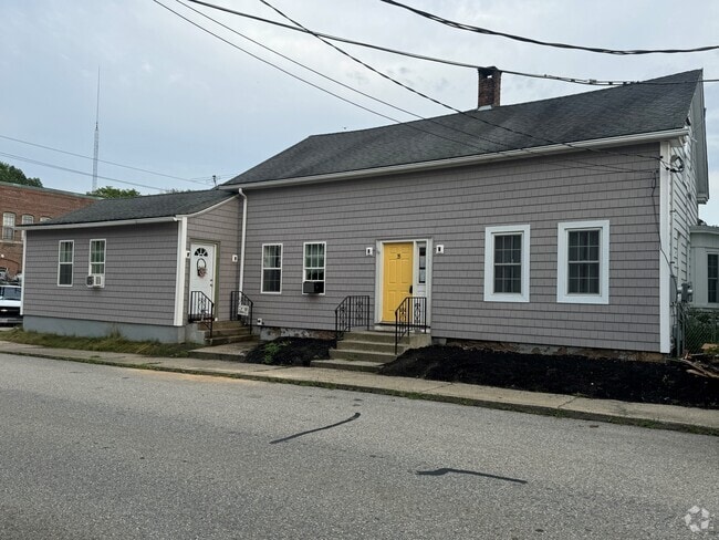 Building Photo - 35 Academy St