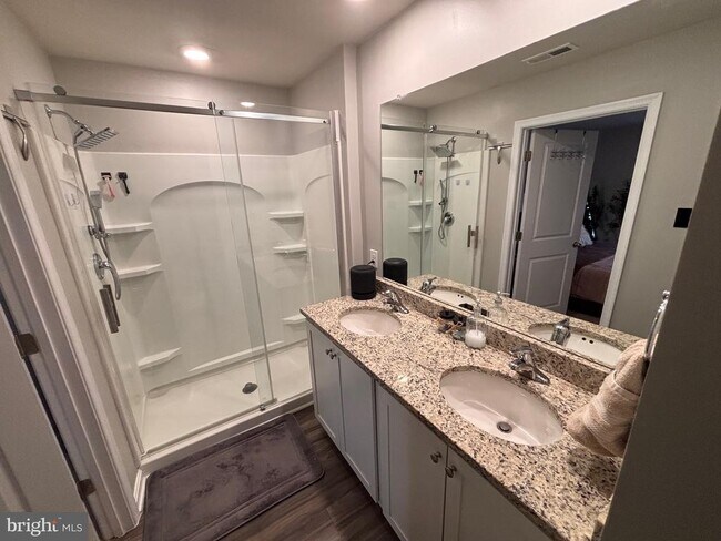 Building Photo - 255 Maple Run Dr