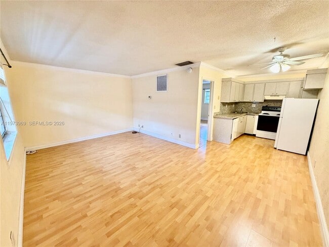 Building Photo - 510 NE 17th Ave