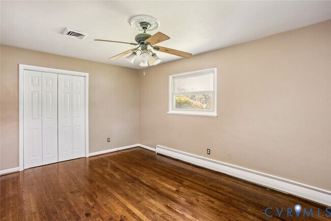 Building Photo - 2407 Birchwood Rd
