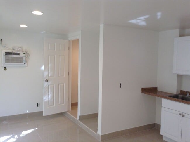 Building Photo - 321 Kenilworth Blvd