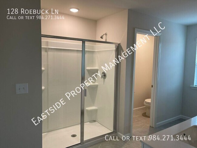 Building Photo - 128 Roebuck Ln
