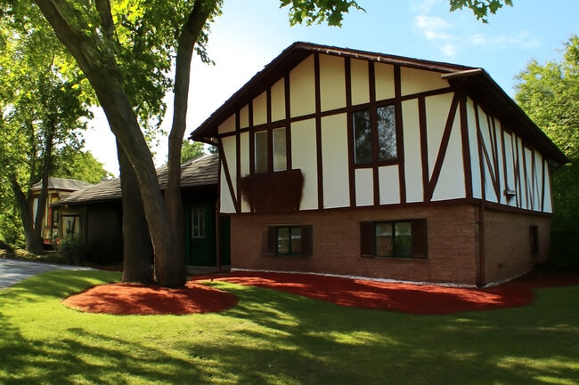 Building Photo - 44 Kingston Dr