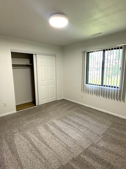 Bedroom - Willow Ridge Apartments