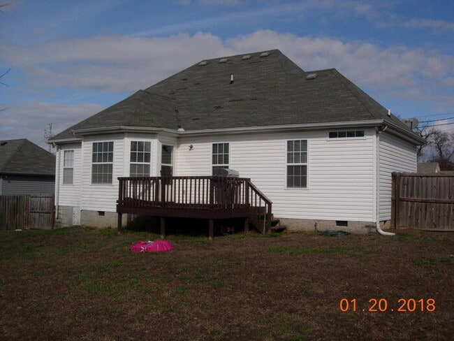 Building Photo - Mt Juliet 3 Bedroom 2 Bath Home with Fenced Backyard