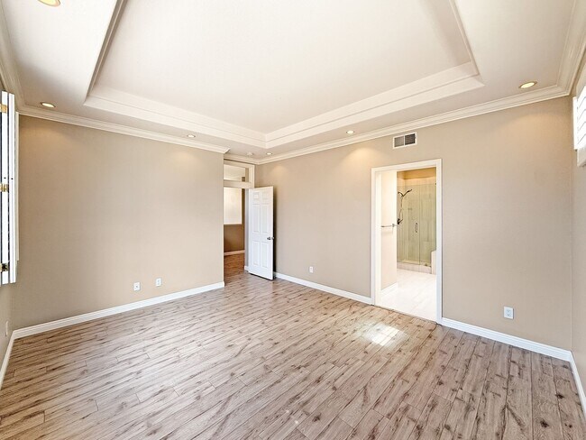 Building Photo - SD: Spacious 3BD/3BA Home in University City with Community Pool, Backyard Patio & 2-Car Garage