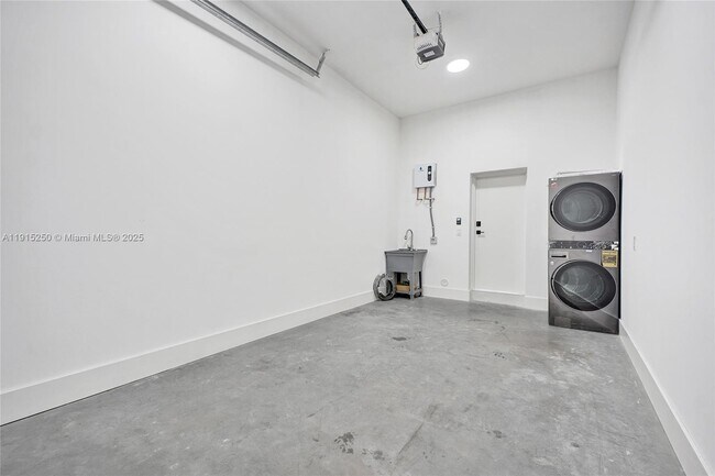 Building Photo - 119 NE 118th St