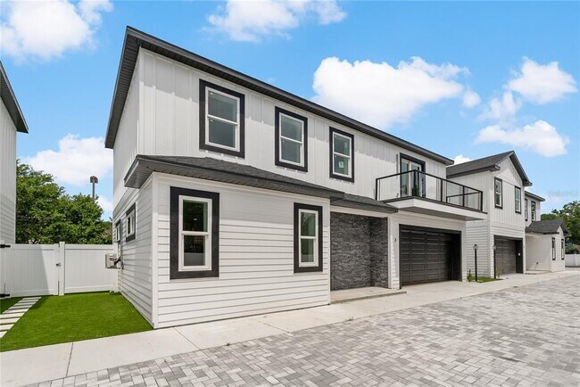 Building Photo - 1348 San Christopher Dr