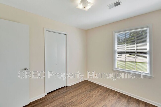 Building Photo - 1200 Margaret Dr