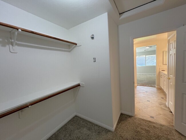 Building Photo - 12115 Fairburn Way
