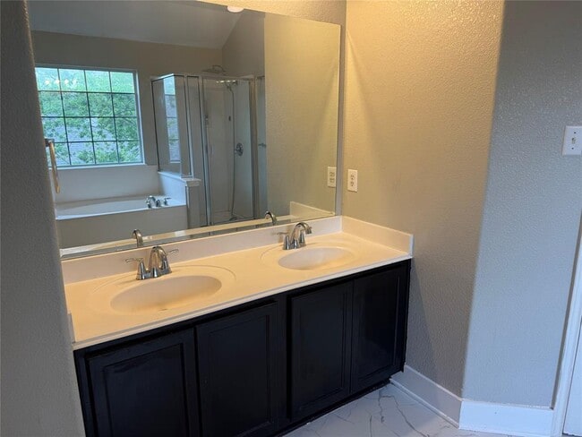 Building Photo - 1800 Rachel Ln