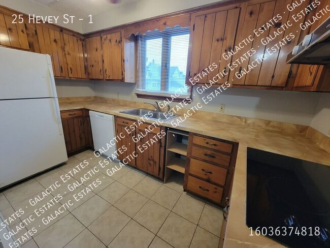 Building Photo - Super Spacious 4 bedroom 2 bath 2 levels o...