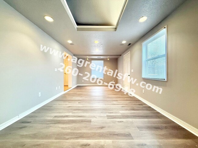 Building Photo - 3 Bedroom House