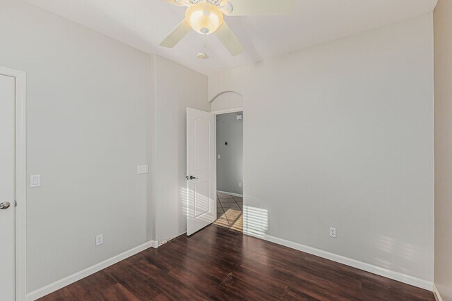 Building Photo - 2058 E Flint St