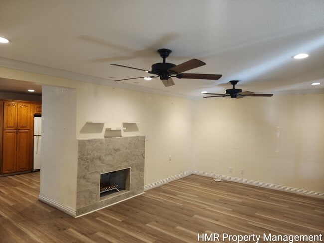 Building Photo - MOVE IN SPECIAL - Charming Single-Story Home