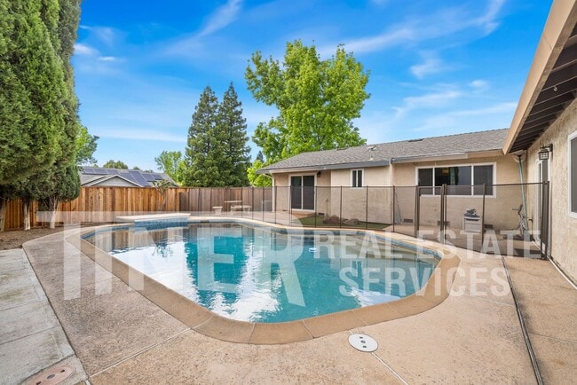 Building Photo - 511 Lyndhurst Ave