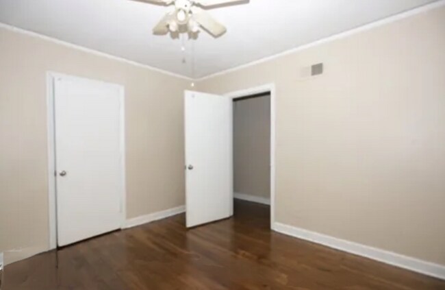 Building Photo - 1068 N McLean Blvd
